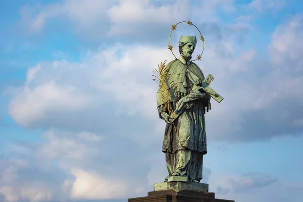 Ponte Carlo di Praga, il santo Nepomuceno — Foto Stock