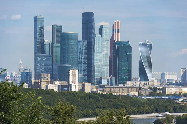 Панорамный вид на современную часть Москвы, столицу России — стоковое фото