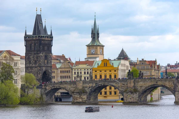 Beliebteste Ansicht der wichtigsten Sehenswürdigkeiten in Prag — Stockfoto