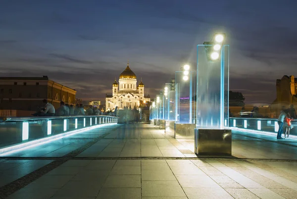 Храм Христа Спасителя летом вечером в Москве — стоковое фото