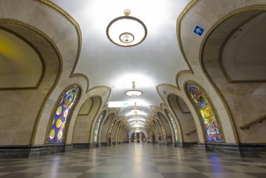 İç Moskova'da Moskova metrosu platformu 