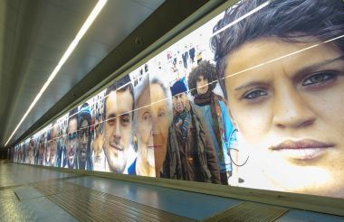  Metro istasyonu'na Napoli modern ve yaratıcı tasarım 