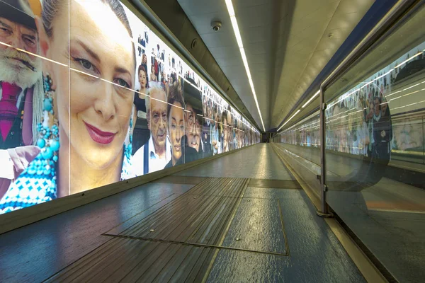  Metro istasyonu'na Napoli modern ve yaratıcı tasarım 