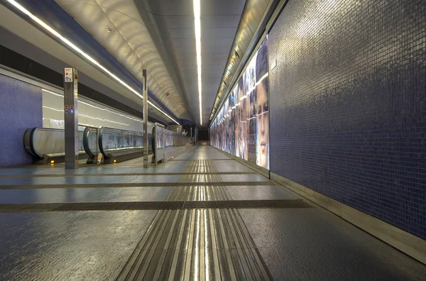  Metro istasyonu'na Napoli modern ve yaratıcı tasarım 