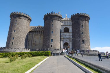  New Castle veya Castel Nuovo Napoli'de turist