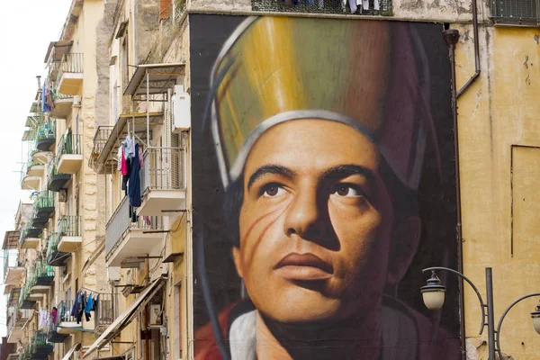 O grande mural de San Gennaro em Forcella, é o belo e impressionante trabalho de Jorit, artista de rua Italo-holandês popular nos Estados Unidos, Nápoles — Fotografia de Stock