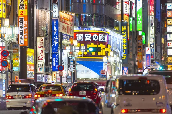 Distrito de Shinjuku en la noche en Tokio — Foto de Stock