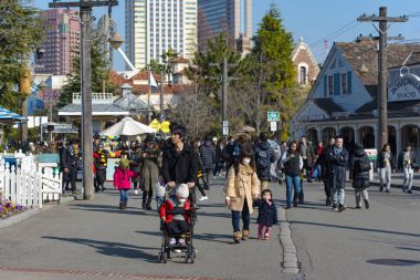 İnsanlar Osaka Universal Studios tarafından genel bir park 