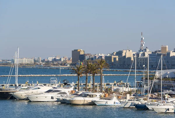 Vista panorâmica da cidade italiana Bari, Mar Adriático — Fotografia de Stock