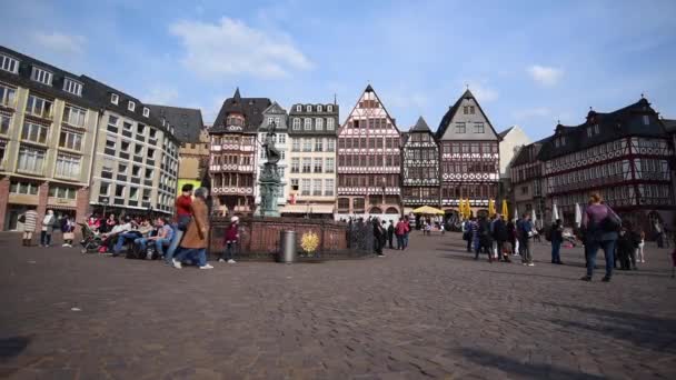 Eski Şehir Meydanı Romerberg turist Frankfurt (Frankfurt am Main) — Stok video