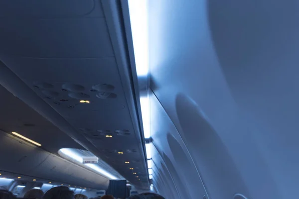 Cabina de un avión con luz nocturna — Foto de Stock