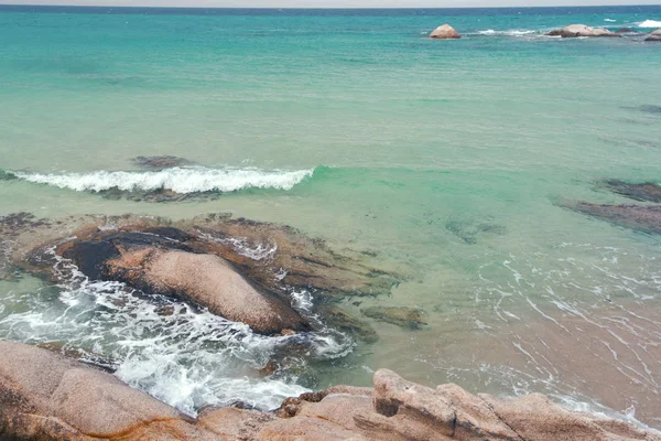 Exotische Meer Und Steine Hintergrund Meer Oder Ozean Wasser — Stockfoto