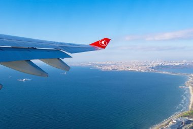 Airbus A330 - 300 wing wing Türk Hava Yolları'nın Airbus A-330 uçakla gökyüzünde 27 Aralık sırasında aygıt ipucu. 2017 Türkiye'de 