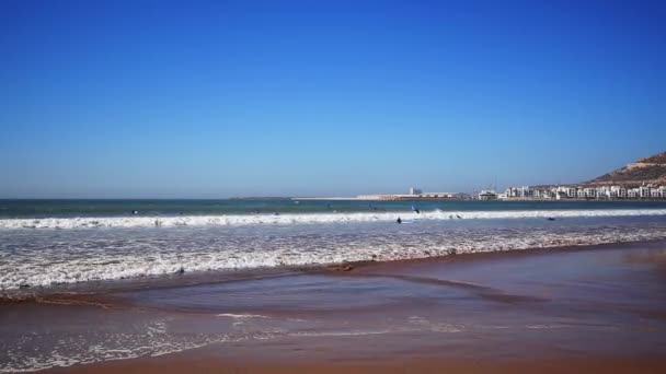 Agadir Głównej Plaży Mieście Agadir Ludźmi Turystów Internautów — Wideo stockowe