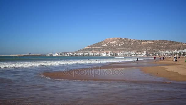 Agadir Głównej Plaży Mieście Agadir Ludźmi Turystów Internautów — Wideo stockowe