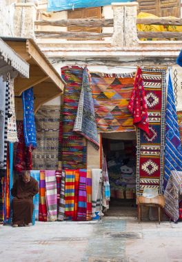 Geleneksel Fas sokak pazar veya eski bölümü üzerinde Ocak 05 Essaouira Medine Çarşısı. 2018 yılında Fas