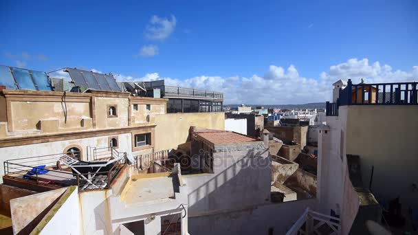 传统摩洛哥建筑的屋顶在老麦地那老部分城市在 — 图库视频影像