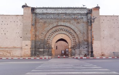 Antik Marakeş eski Medine ilçe kapıya