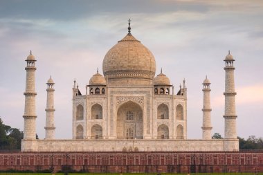 Taj Mahal akşamları Agra, muhteşem Taj Mahal şaşırtıcı görünümü