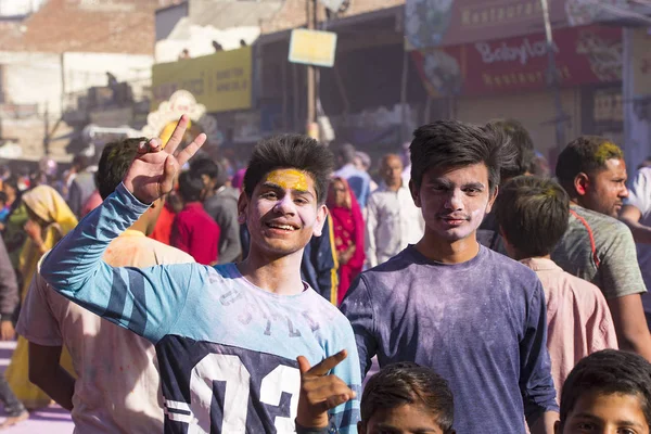 Adolescentes Indios Celebrando Holi Mathura Febrero 2018 India —  Fotos de Stock