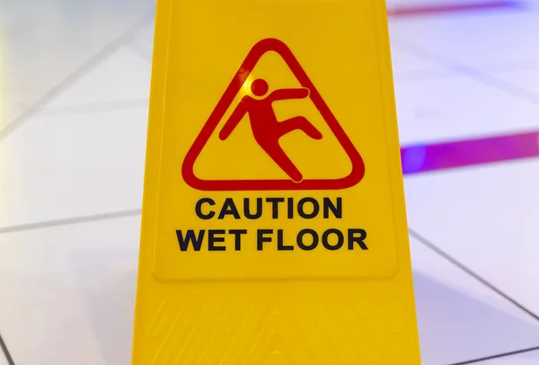 Cuidado Floor Molhado Sign — Fotografia de Stock