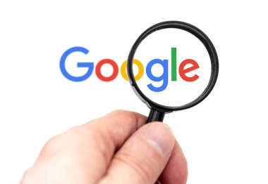 Ny - 25 Kasım: New Google Logotype with Magnifying Glass on Monitor, Google Homepage 25 Kasım. 2019 Usa 'da