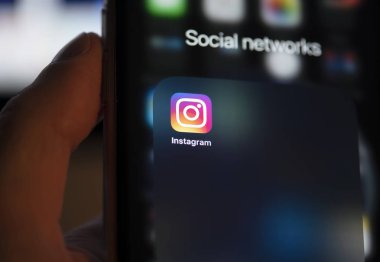 Ny - 25 Kasım 2019 'da Usa' da Karanlık Tema ve Instagram Uygulaması veya Cep Telefonu Ekranı Uygulaması