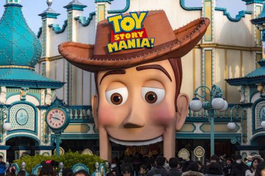 Tokyo - 31 Aralık: Oyuncak Hikayesi Çılgınlığı Dükkanı, 31 Aralık 'ta Tokyo' da mağaza. 2016 Japonya 'da. Oyuncak Hikayesi, Pixar Animasyon Stüdyoları tarafından üretilen 1995 yapımı Amerikan animasyon komedi filmi..