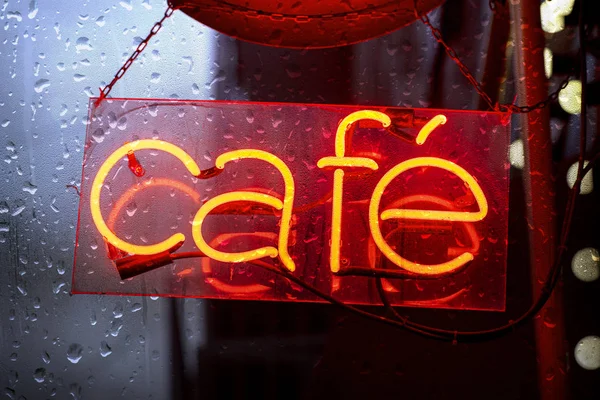 Cafe Neon Czerwony Znak Podczas Ulewnego Deszczu Noc Elektroniczny Znak — Zdjęcie stockowe