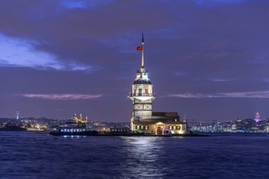 İstanbul 'da Bakire Kulesi veya Kiz Kulesi Gece Saati, Türkiye 
