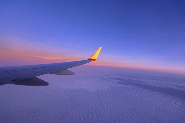 Puesta Sol Sobre Cielo Ala Del Avión Vista Desde Ventana — Foto de Stock