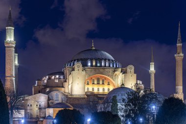 İstanbul, Türkiye 'deki Ayasofya veya Ayasofya Kutsal Bilgelik Kilisesi' ne Gece Vakti