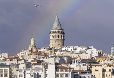Gökkuşağı Gökkuşağı ile İstanbul 'daki Galata Kulesi veya Galata Kulesi