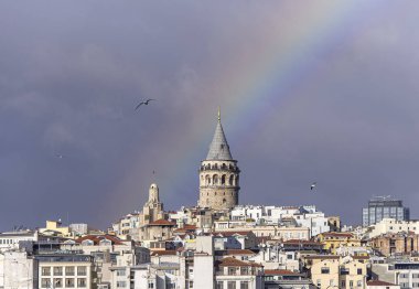 Gökkuşağı Gökkuşağı ile İstanbul 'daki Galata Kulesi veya Galata Kulesi