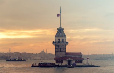 İstanbul - 31 Aralık: 31 Aralık akşamı İstanbul 'da İstanbul, Maiden' s Tower veya Kiz Kulesi 'nde. Türkiye 'de 2019