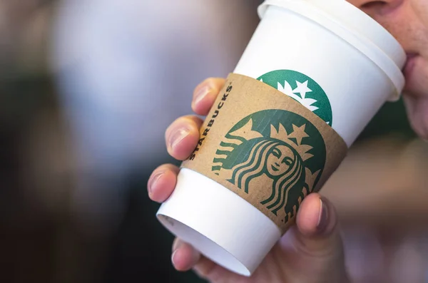 New York Mai Mann Trinkt Getränk Starbucks Café New York — Stockfoto