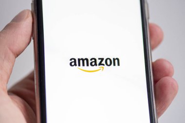Berlin - Şubat 02: Amazon Telefon Ekranı Uygulaması 02 Şubat 'ta Berlin' de. Almanya 'da 2020