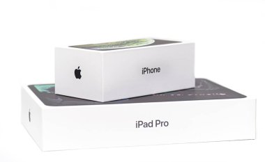Ny - Şubat 03: I phone ve IPad Pro 'lu kutular, Şubat 03' te Ny 'de izole edildi. 2020 Usa 'da