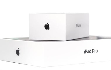 Ny - Şubat 03: I phone ve IPad Pro 'lu kutular, Şubat 03' te Ny 'de izole edildi. 2020 Usa 'da