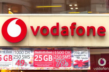İstanbul - Ocak 02: Vodafone Mağazası Vodafone Türkiye, 2 Ocak 'ta İstanbul. Türkiye 'de 2020, Vodafone Group çok uluslu bir telekomünikasyon şirketidir..