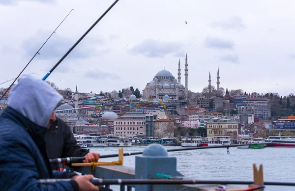 Стамбул Dec Рыбаки Галатском Мосту Рыбак Рыбалка Стамбуле Декабря 2019 — стоковое фото