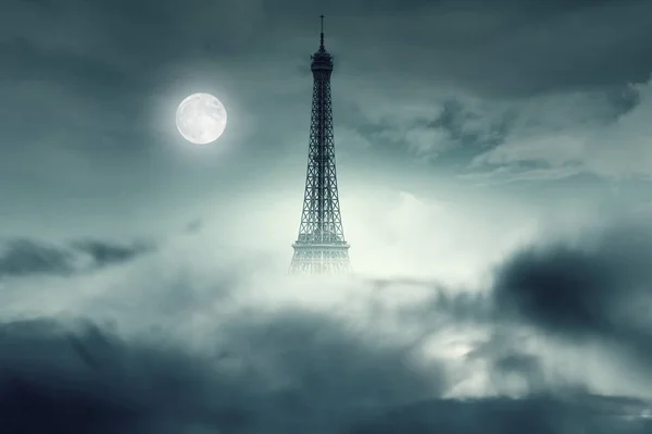 パリのムーンとエッフェル塔と夜 — ストック写真