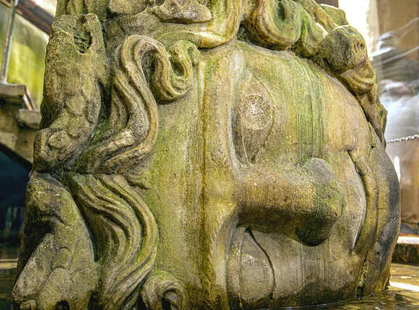 Primer Plano Jefe Gorgon Medusa Basilica Cistern Yerebatan Sarnici Estambul — Foto de Stock