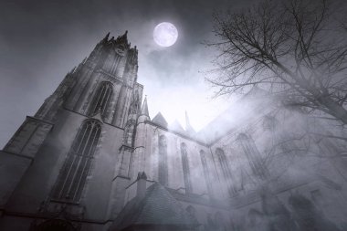Frankfurt, Almanya 'da Ay Işıklı ve Sisli Gece Eski Gotik Kilisesi 