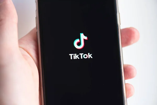 Berlín Abril Icono Aplicación Tik Tok Pantalla Del Teléfono Móvil —  Fotos de Stock