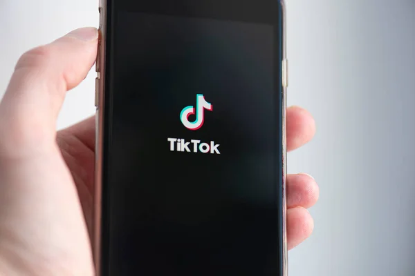 Berlín Abril Icono Aplicación Tik Tok Pantalla Del Teléfono Móvil —  Fotos de Stock