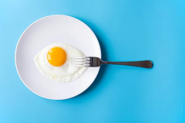 Breakfast Fried Egg Yolk Omelet Fork White Plate Color Table — Stock Photo, Image