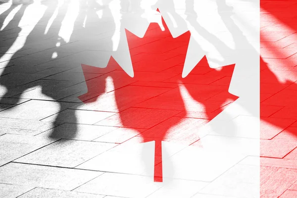Σκιές Των Ανθρώπων Και Σημαία Του Καναδά Στην Επιφάνεια Έννοια — Φωτογραφία Αρχείου