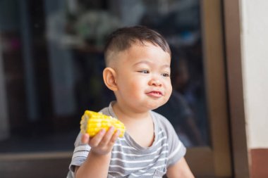 Mısır çocuğun en sevdiğim yiyecektir.