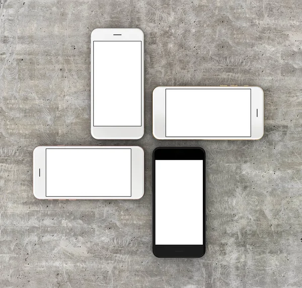 Vier Smartphones gold, rosa, silber und schwarz mit leerem Bildschirm. — Stockfoto